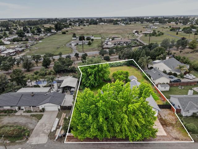 7649 El Modena Ave, Elverta, CA 95626