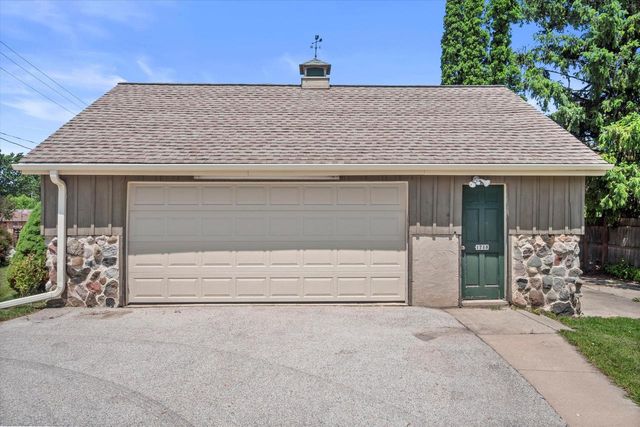 1718 17th AVENUE, Grafton, WI 53024