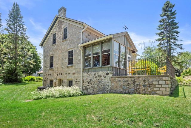 1718 17th AVENUE, Grafton, WI 53024