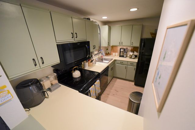 37 Alice Dr Apt 34, Concord, NH 03303