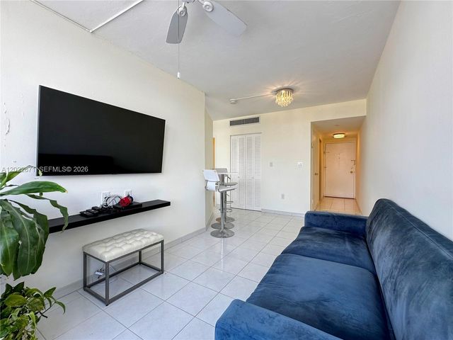 2899 Collins Ave 1042, Miami Beach, FL 33140