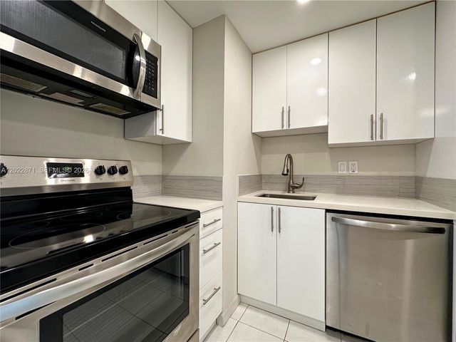 2899 Collins Ave 1042, Miami Beach, FL 33140