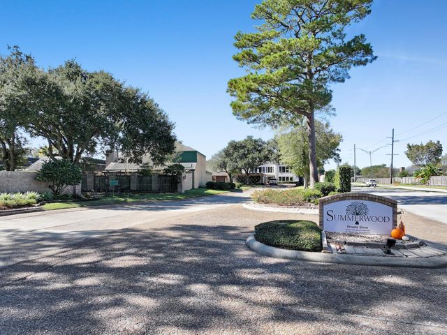 220 Summerwood Street, Beaumont, TX 77706