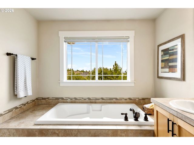 14780 Nw HYDRANGEA Ct, Portland, OR 97229