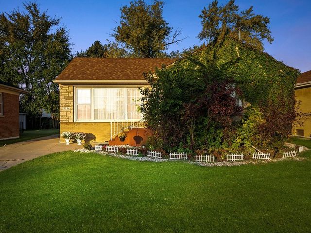 2136 Bristol Avenue, Westchester, IL 60154