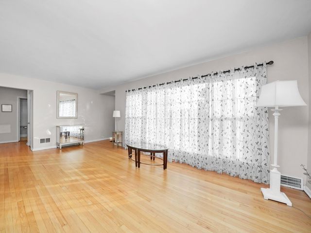 2136 Bristol Avenue, Westchester, IL 60154