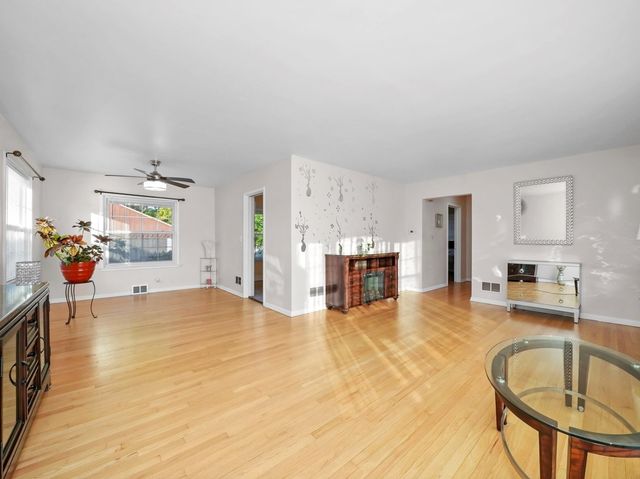 2136 Bristol Avenue, Westchester, IL 60154