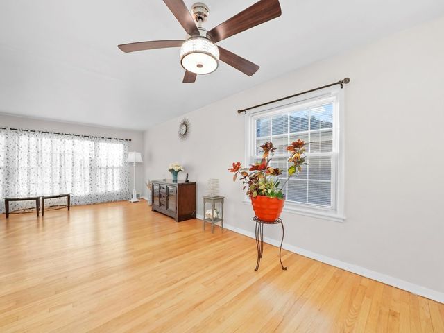 2136 Bristol Avenue, Westchester, IL 60154