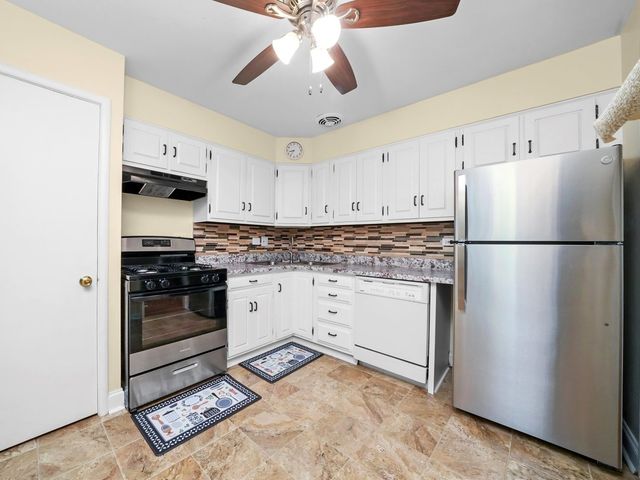 2136 Bristol Avenue, Westchester, IL 60154