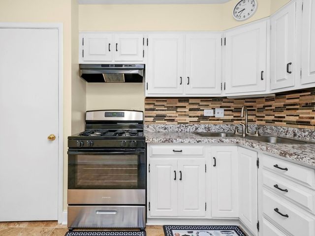 2136 Bristol Avenue, Westchester, IL 60154