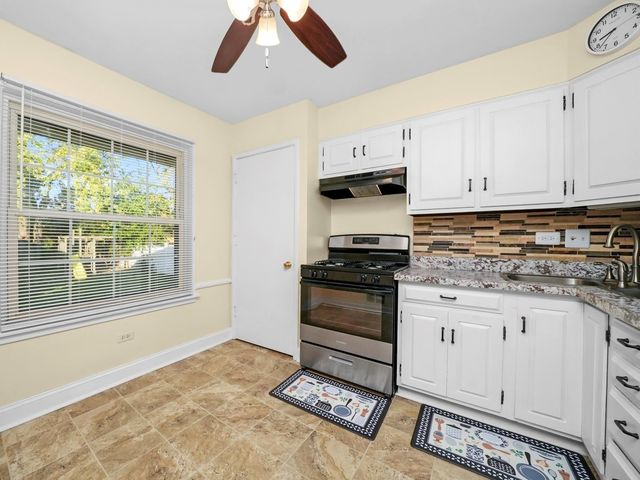 2136 Bristol Avenue, Westchester, IL 60154