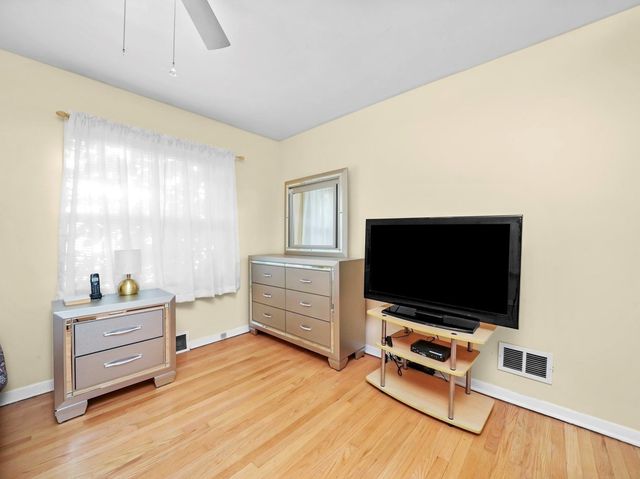 2136 Bristol Avenue, Westchester, IL 60154