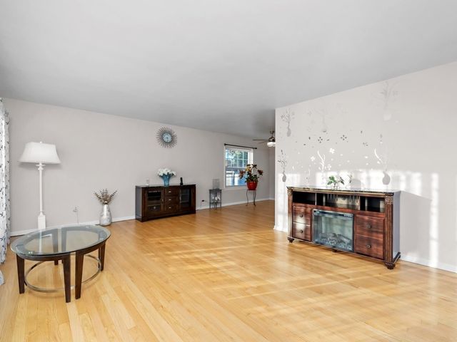 2136 Bristol Avenue, Westchester, IL 60154