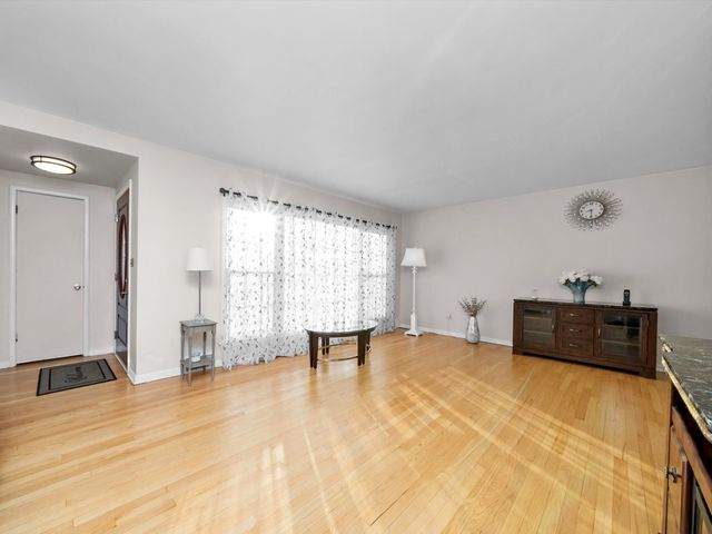 2136 Bristol Avenue, Westchester, IL 60154