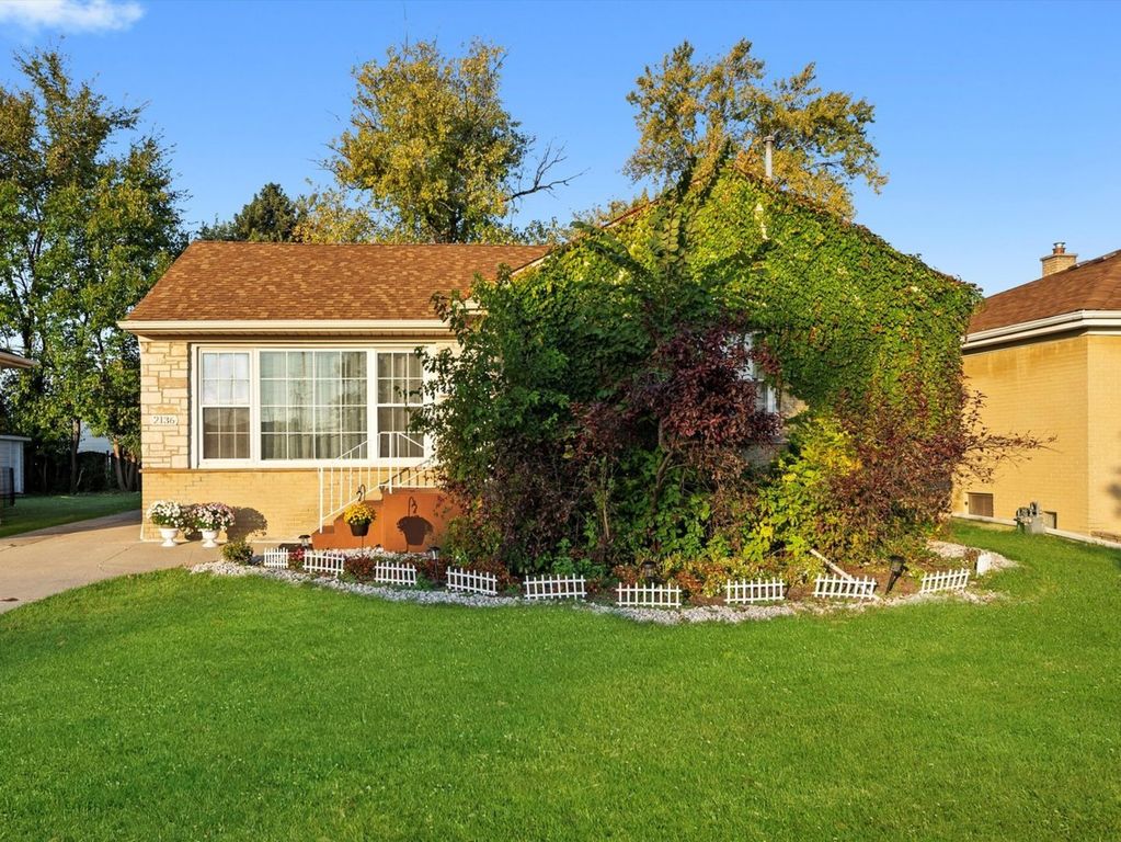 2136 Bristol Avenue, Westchester, IL 60154