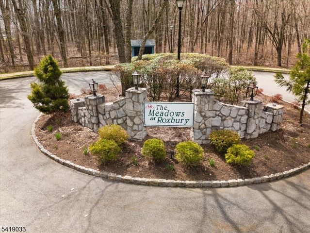 80 Garden Ct, Roxbury Twp., NJ 07876