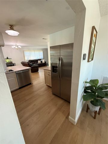 4450 NW 9th St, Coconut Creek, FL 33066