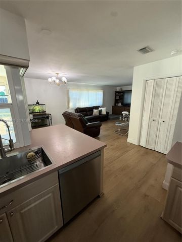 4450 NW 9th St, Coconut Creek, FL 33066