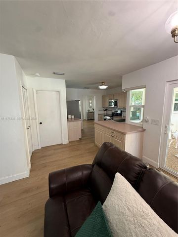 4450 NW 9th St, Coconut Creek, FL 33066