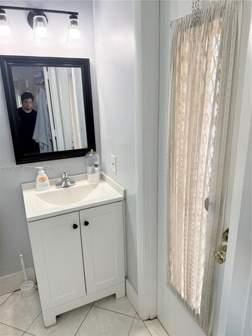 4450 NW 9th St, Coconut Creek, FL 33066