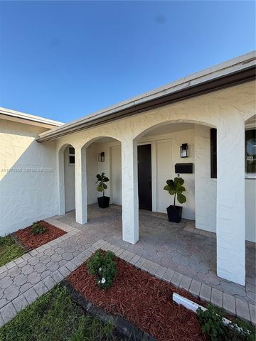 4450 NW 9th St, Coconut Creek, FL 33066