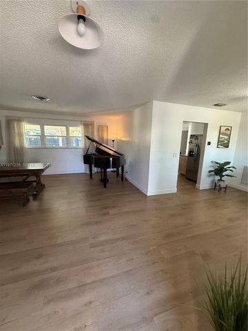 4450 NW 9th St, Coconut Creek, FL 33066