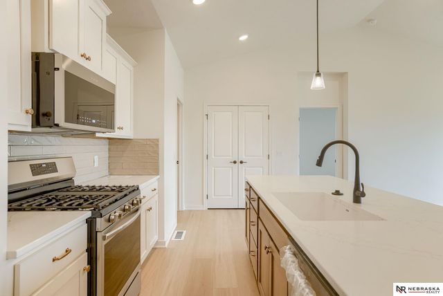 16109 Isabella Street, Bennington, NE 68007