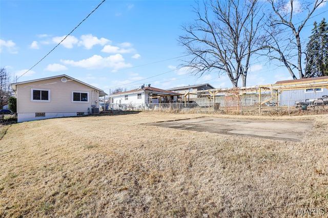 3633 Poepping Street, St Louis, MO 63125