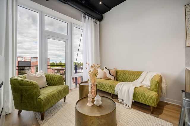 2725 Thatcher Avenue 404, River Grove, IL 60171