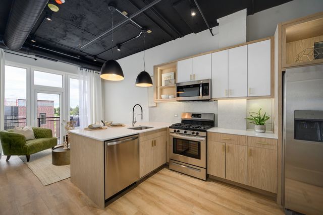 2725 Thatcher Avenue 404, River Grove, IL 60171