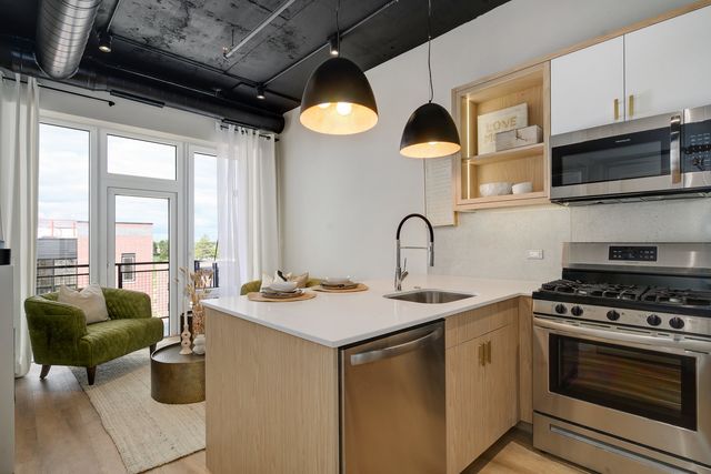 2725 Thatcher Avenue 404, River Grove, IL 60171