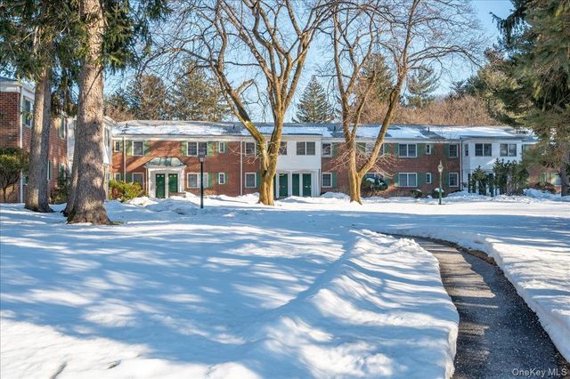 580 Bedford Road 8, Pleasantville, NY 10570
