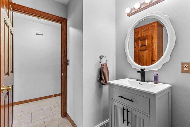 1354 CAMELOT COURT, Oneida, WI 54155