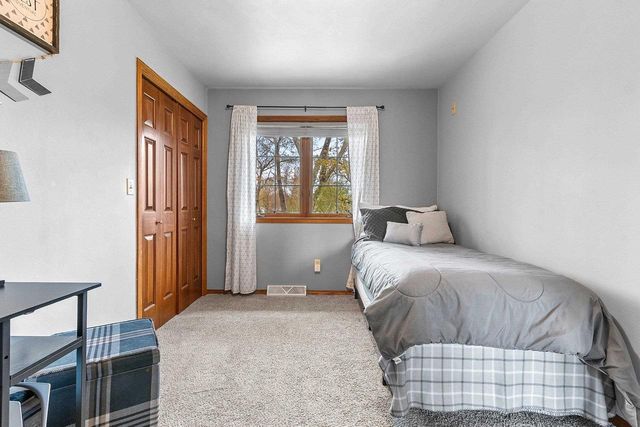 1354 CAMELOT COURT, Oneida, WI 54155