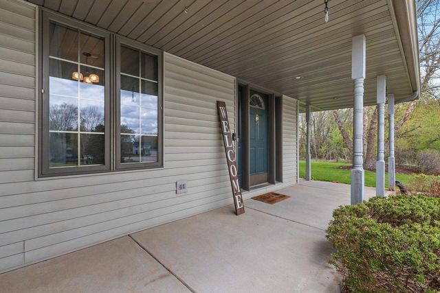1354 CAMELOT COURT, Oneida, WI 54155