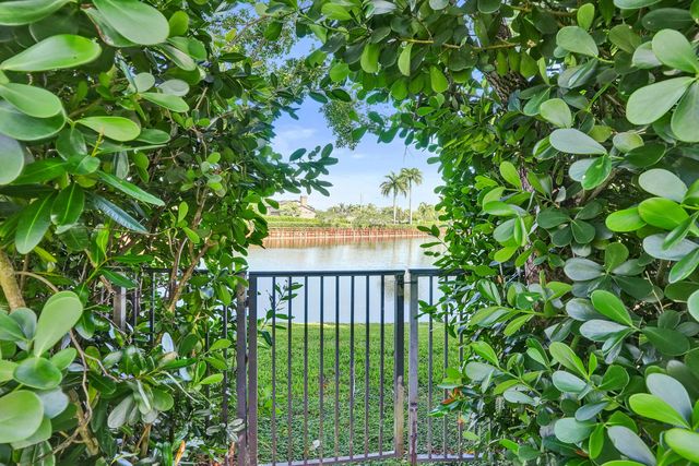 12945 Stonebrook Drive, Davie, FL 33330