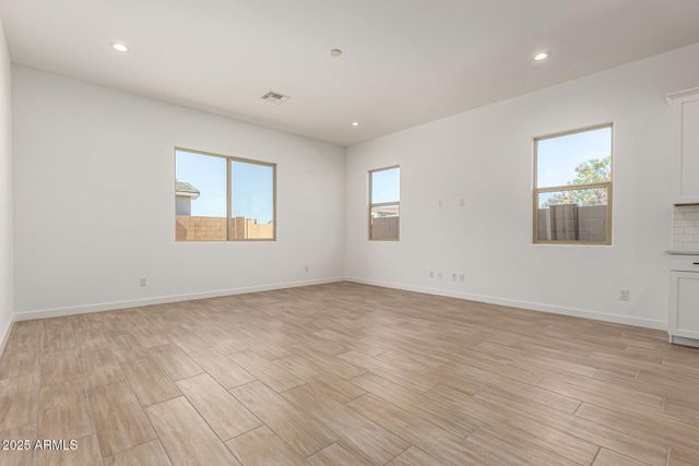 15870 W BRONCO Trail, Surprise, AZ 85387