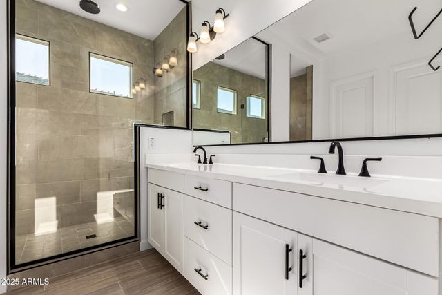 15870 W BRONCO Trail, Surprise, AZ 85387