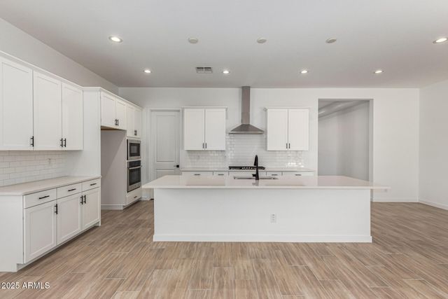 15870 W BRONCO Trail, Surprise, AZ 85387