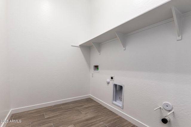 15870 W BRONCO Trail, Surprise, AZ 85387