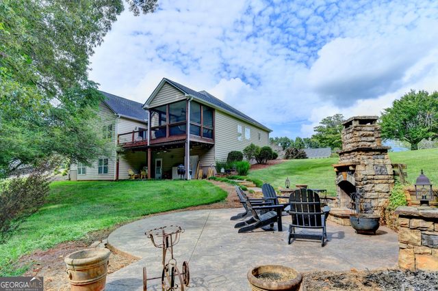 33 Highland Road N, Dahlonega, GA 30533