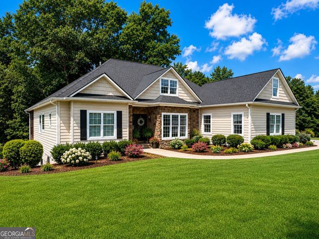 33 Highland Road N, Dahlonega, GA 30533