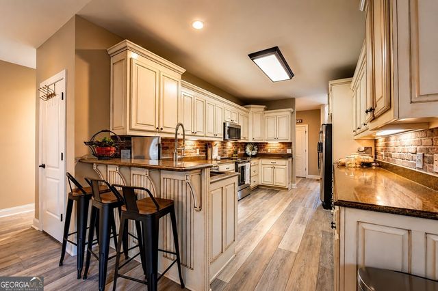 33 Highland Road N, Dahlonega, GA 30533