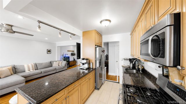 1 Sadore Lane 3X, Yonkers, NY 10710