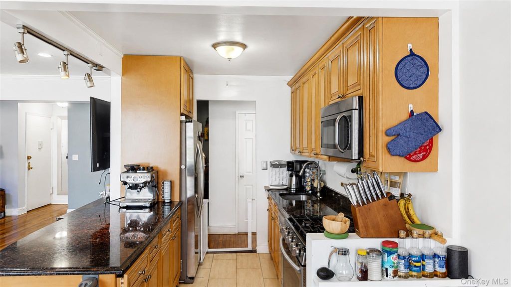 1 Sadore Lane 3X, Yonkers, NY 10710 — photo 5