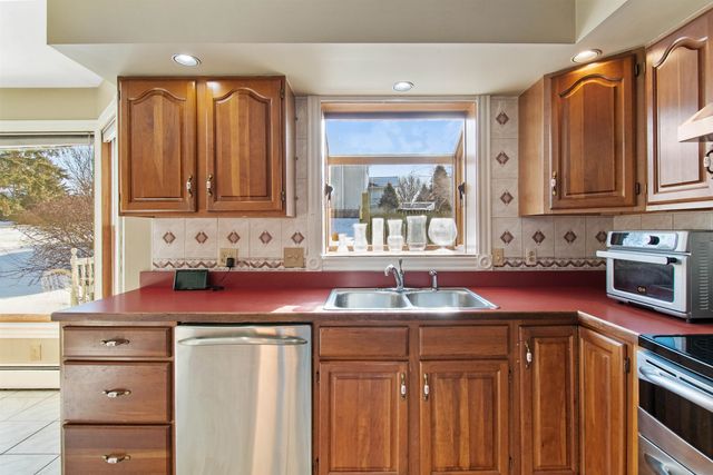 7 Bay View Drive, St. Albans Town, VT 05478