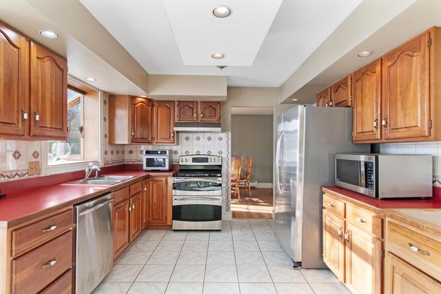 7 Bay View Drive, St. Albans Town, VT 05478