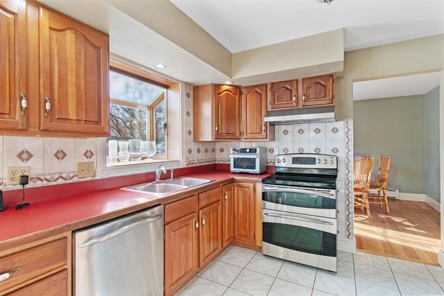 7 Bay View Drive, St. Albans Town, VT 05478