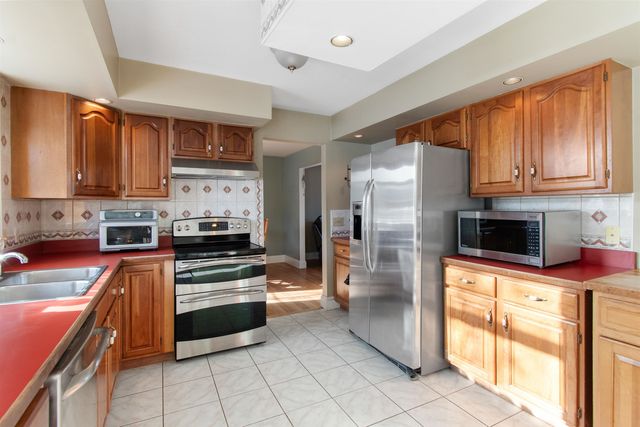 7 Bay View Drive, St. Albans Town, VT 05478