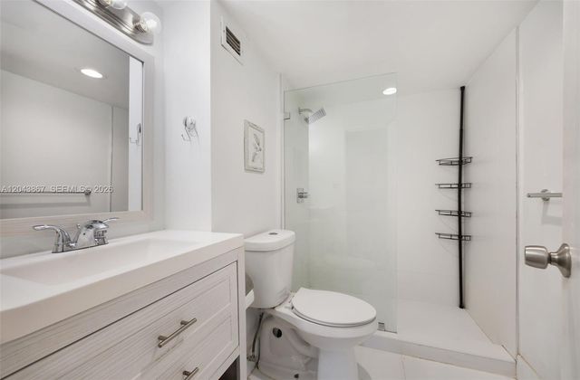 150 SE 25th Rd 2J, Miami, FL 33129